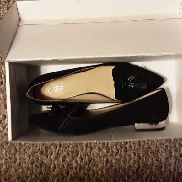 Black with silver tassel low heels - Picture 4 of 4